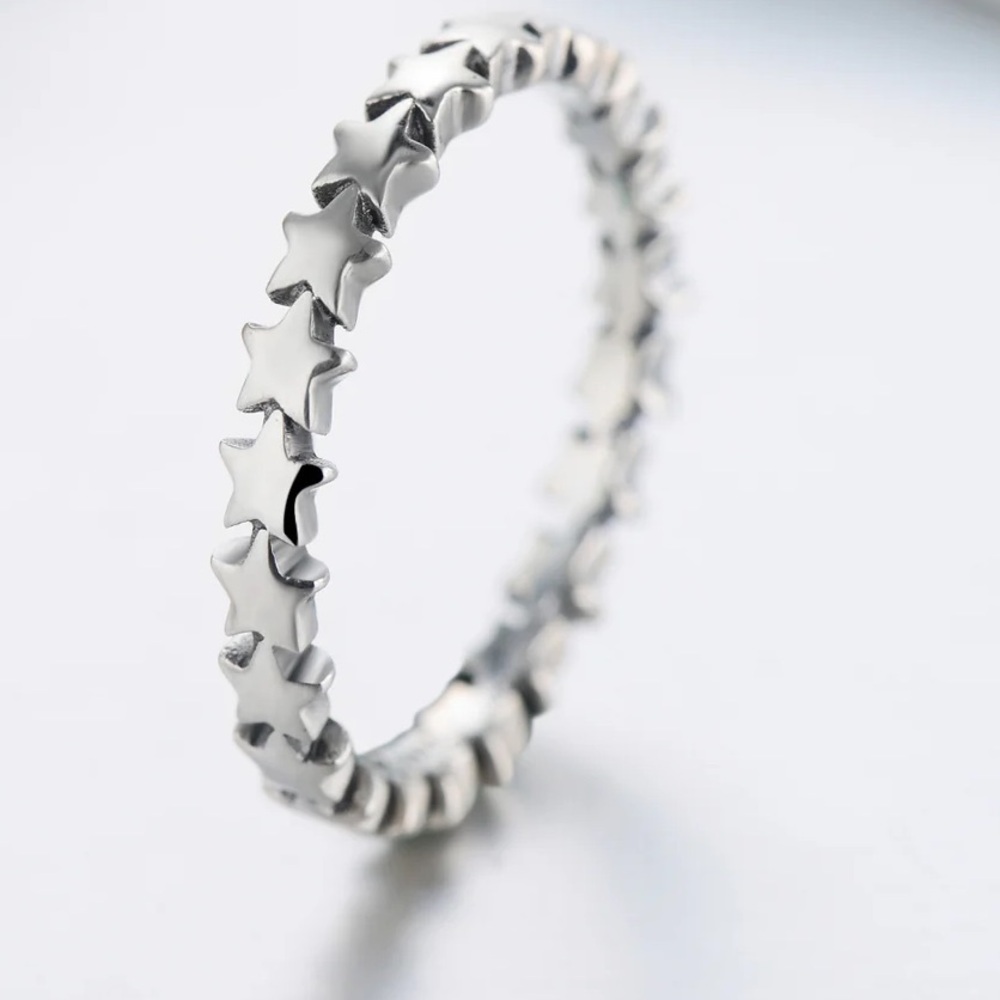 Stunning silver stacking ring